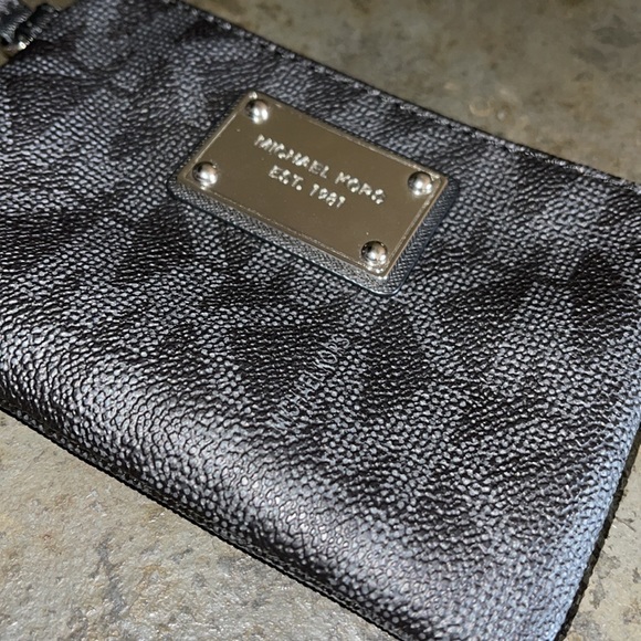 NWOT Michael Kors Small Black Wristlet - Picture 10 of 15